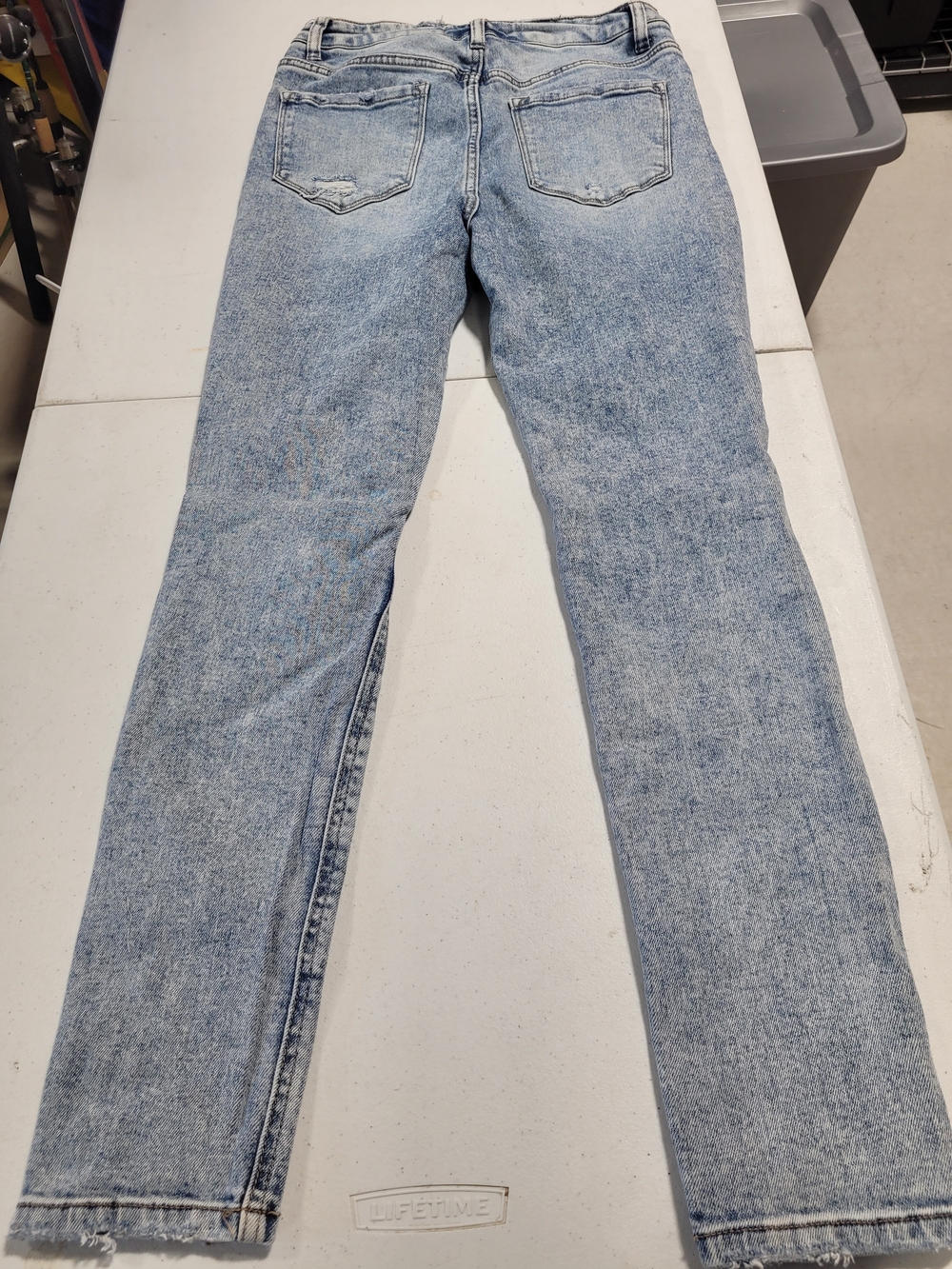 Women’s Light Wash Distressed Boyfriend Jeans - Picture 3 of 7